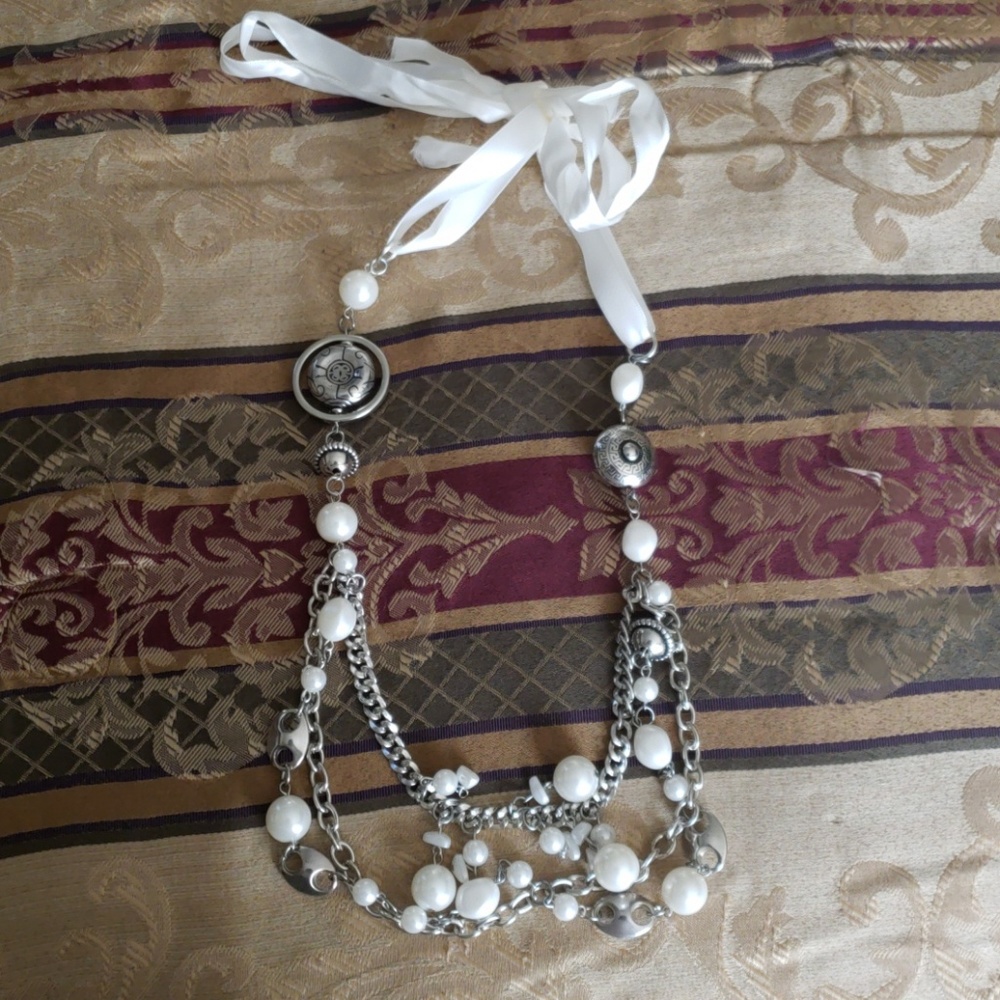 White/Silver Necklace